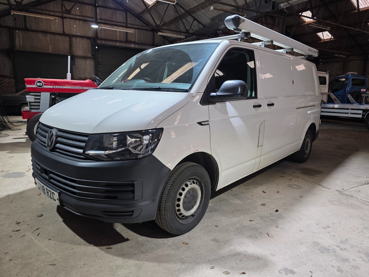 Used Volkswagen Transporter 2018 for sale - 78033120: Photo 1