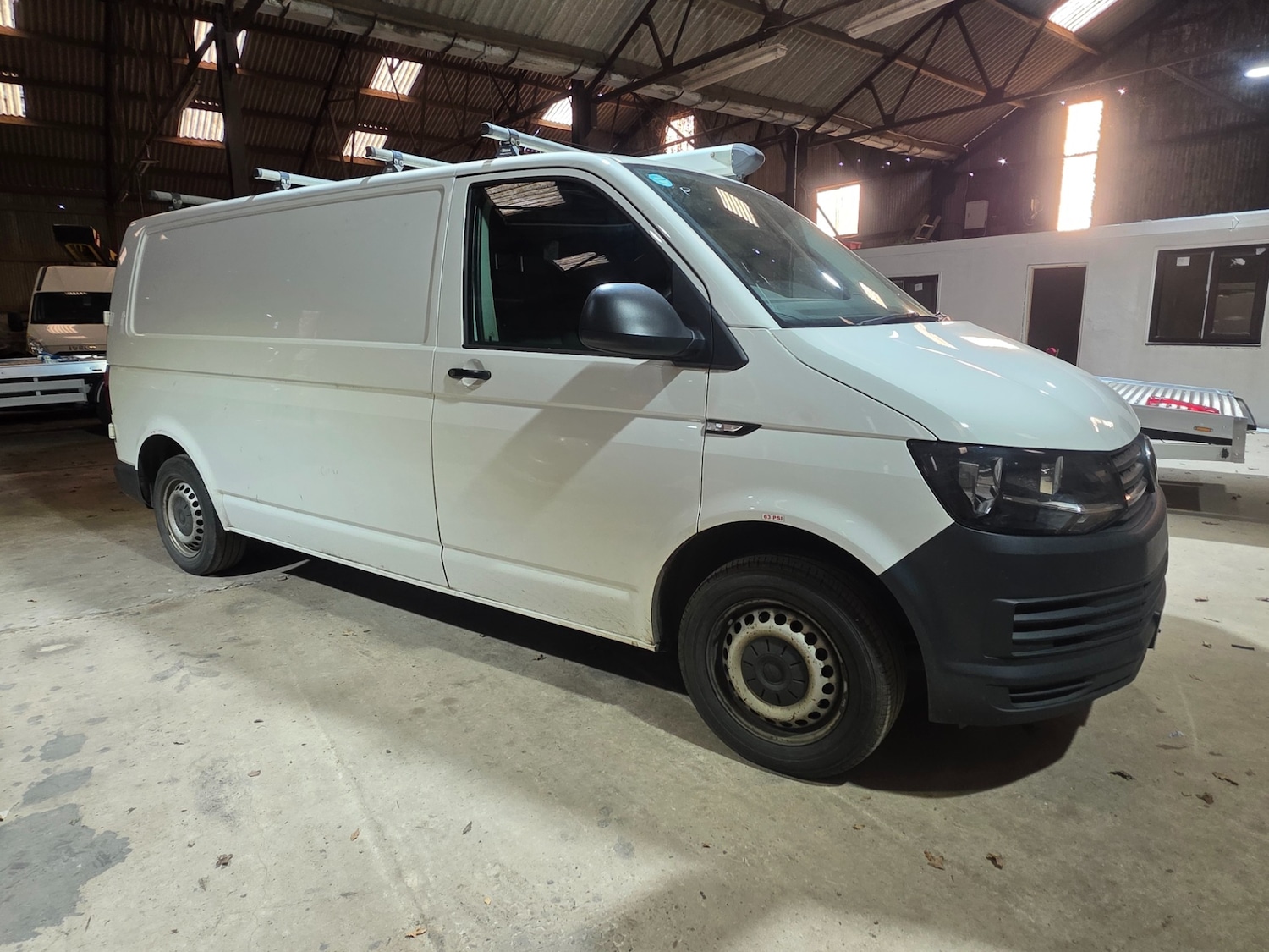 Used Volkswagen Transporter 2018 for sale - 78033120: Photo 2