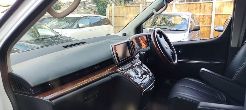 Used Nissan Elgrand for sale - 76723072: Photo 11