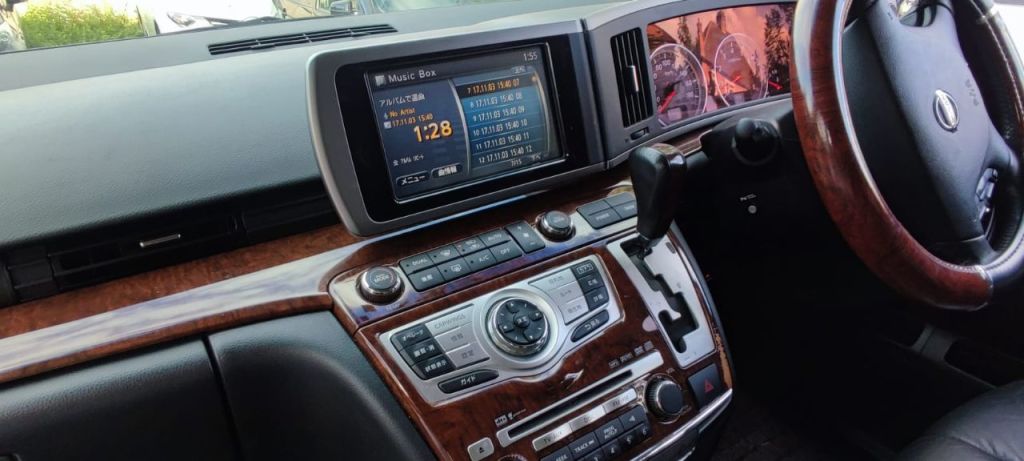 Used Nissan Elgrand for sale - 76723072: Photo 9