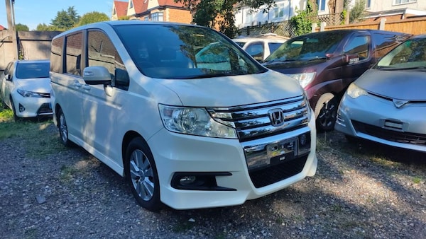 Used Honda Stepwagon for sale - 70364378: Photo 1