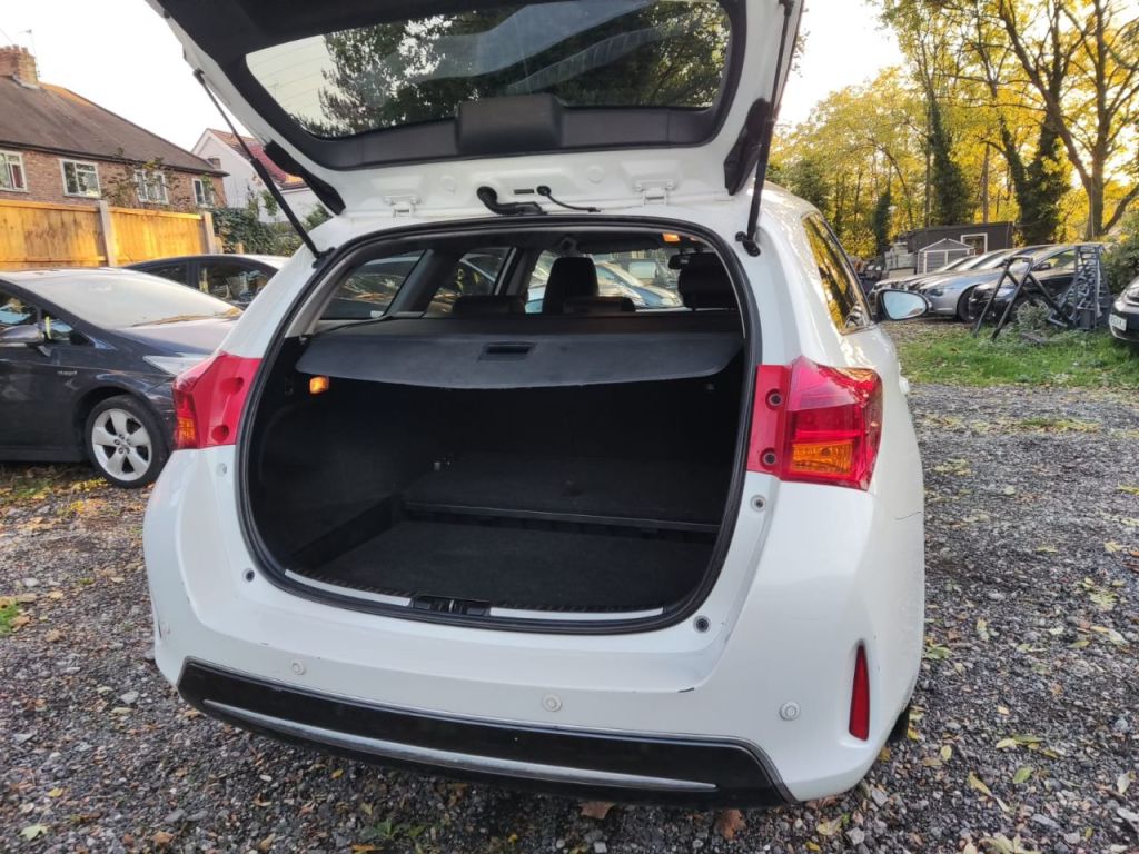 Used Toyota Auris 2013 for sale - 76723060: Photo 11