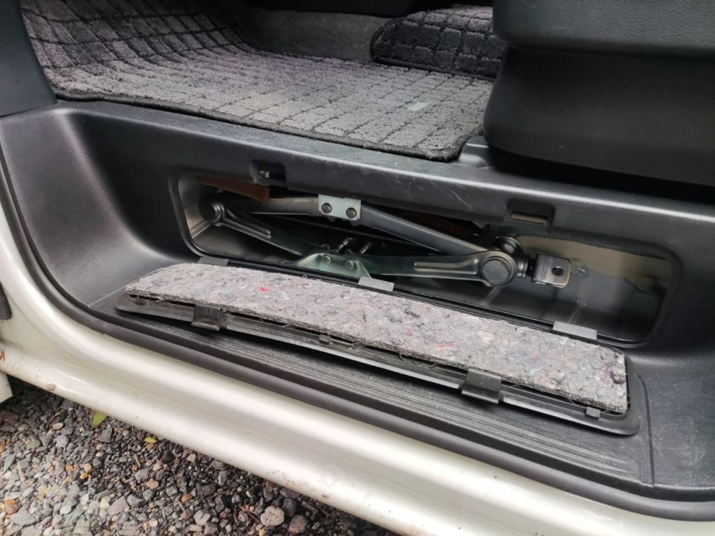 Used Nissan Elgrand for sale - 76723047: Photo 13