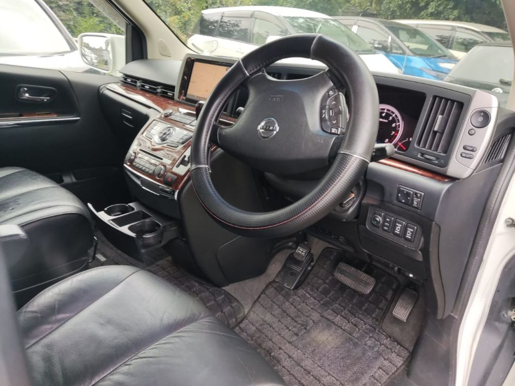 Used Nissan Elgrand for sale - 76723047: Photo 17