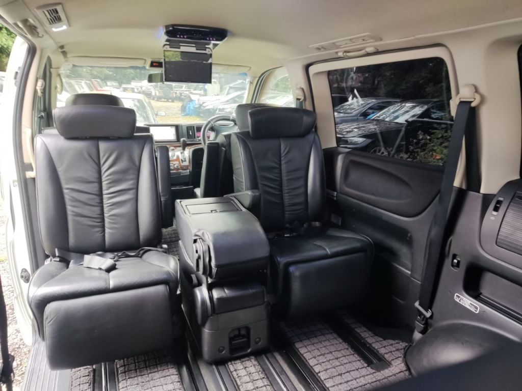 Used Nissan Elgrand for sale - 76723047: Photo 23