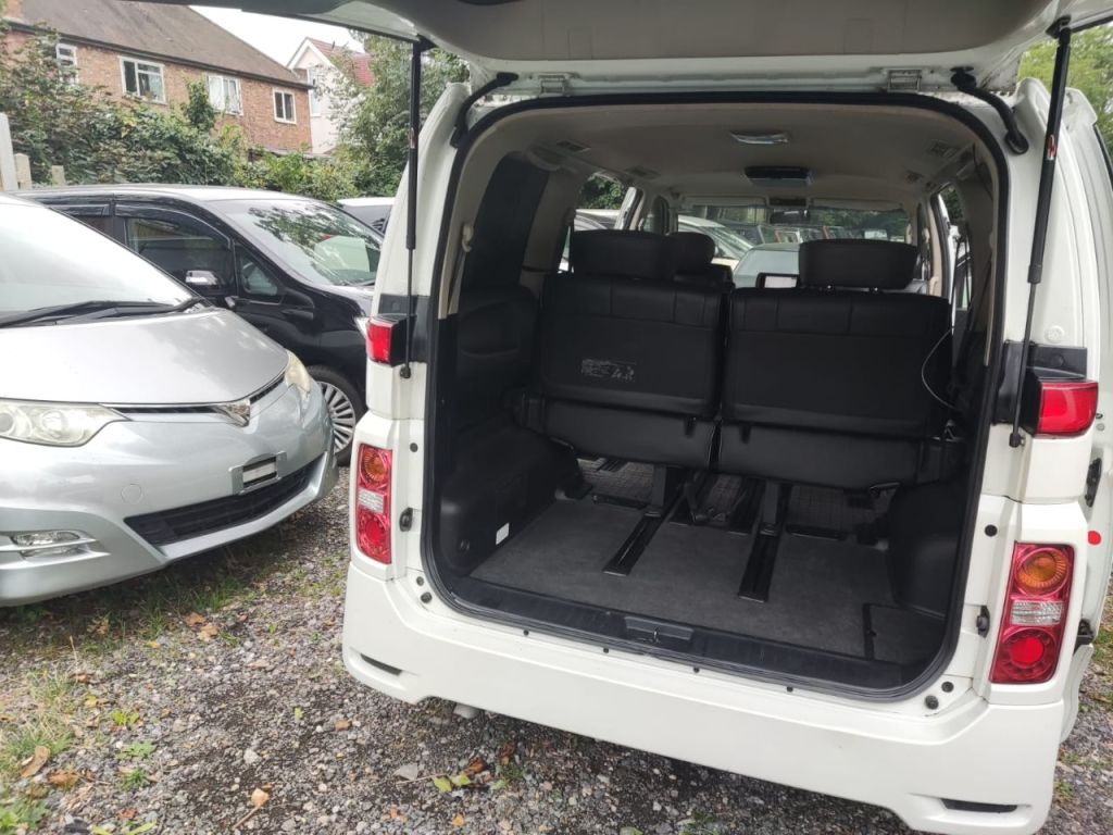 Used Nissan Elgrand for sale - 76723047: Photo 29