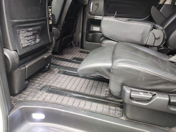 Used Nissan Elgrand for sale - 70364399: Photo 11