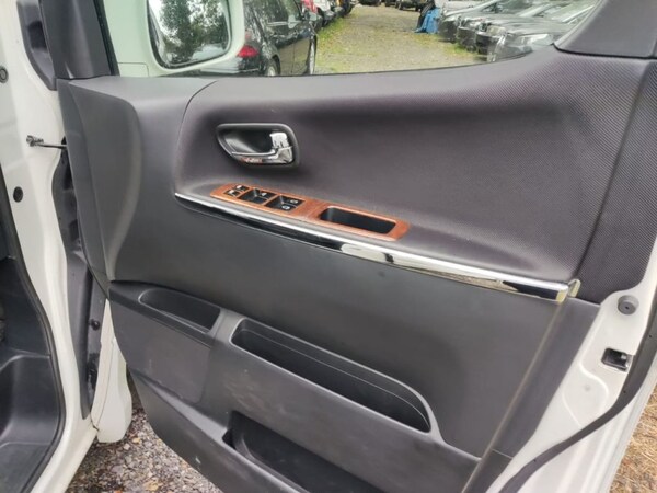 Used Nissan Elgrand for sale - 70364399: Photo 16