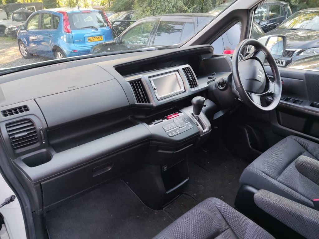 Used Honda Stepwagon for sale - 76723054: Photo 15