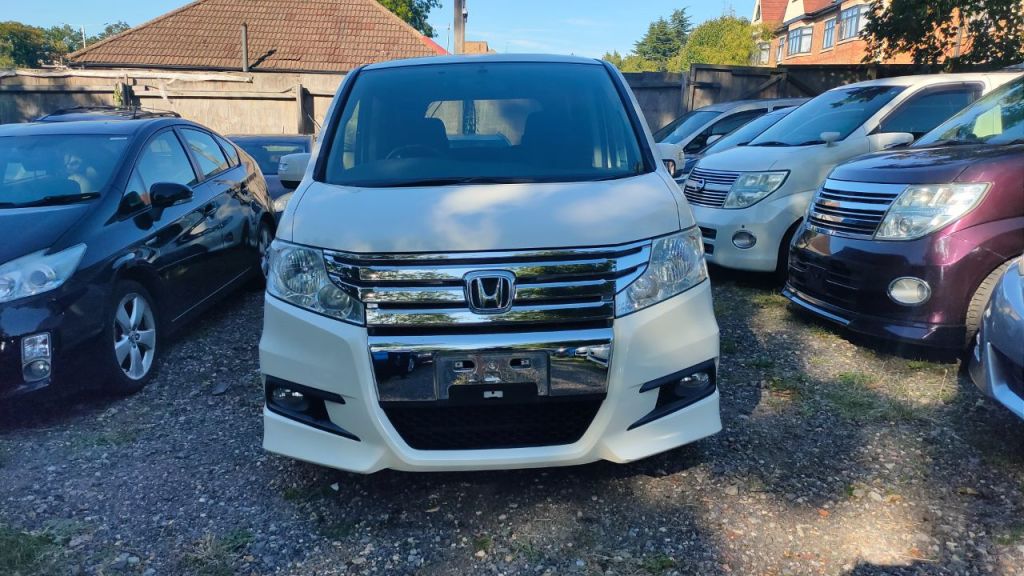 Used Honda Stepwagon for sale - 76723054: Photo 2