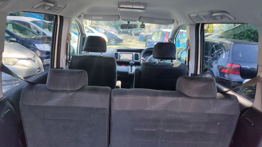 Used Honda Stepwagon for sale - 76723054: Photo 8