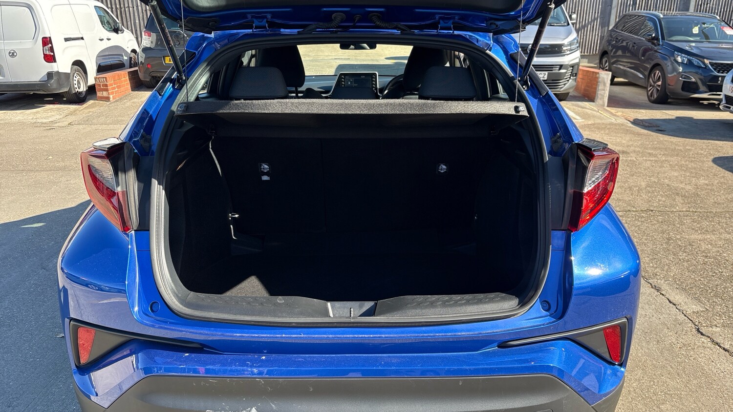 Used Toyota C-HR 2021 for sale - 76184333: Photo 4