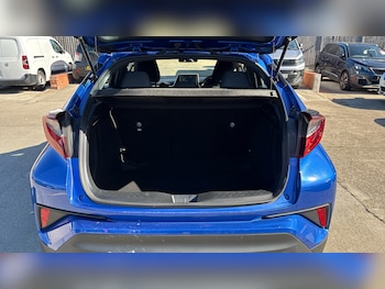 Used Toyota C-HR 2021 for sale - 76184333: Photo