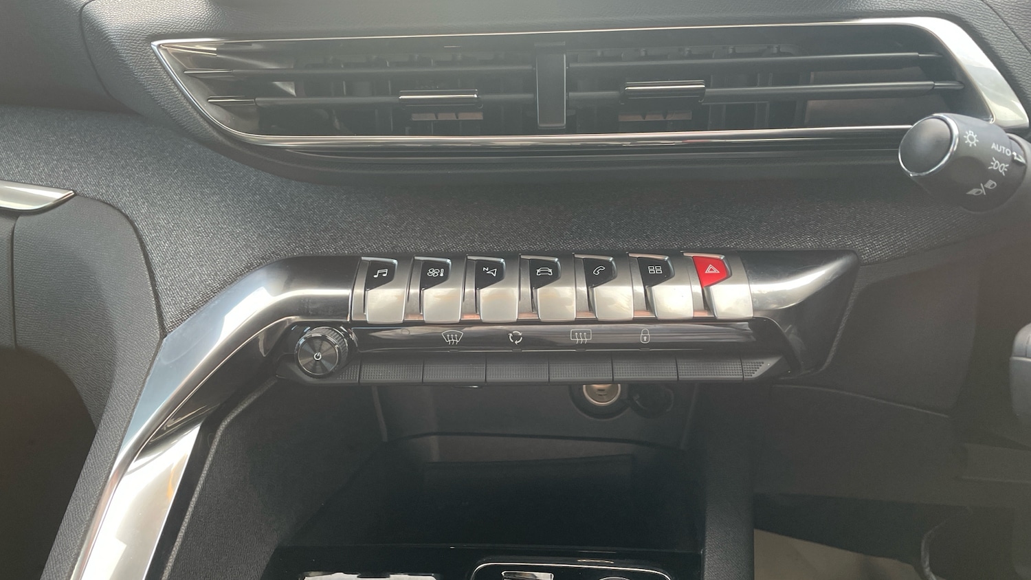 Used Peugeot 3008 2023 for sale - 76127077: Photo 32