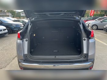 Used Peugeot 3008 2023 for sale - 76127077: Photo