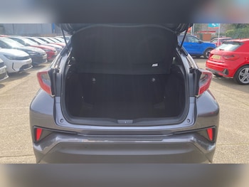 Used Toyota C-HR 2018 for sale - 77965657: Photo