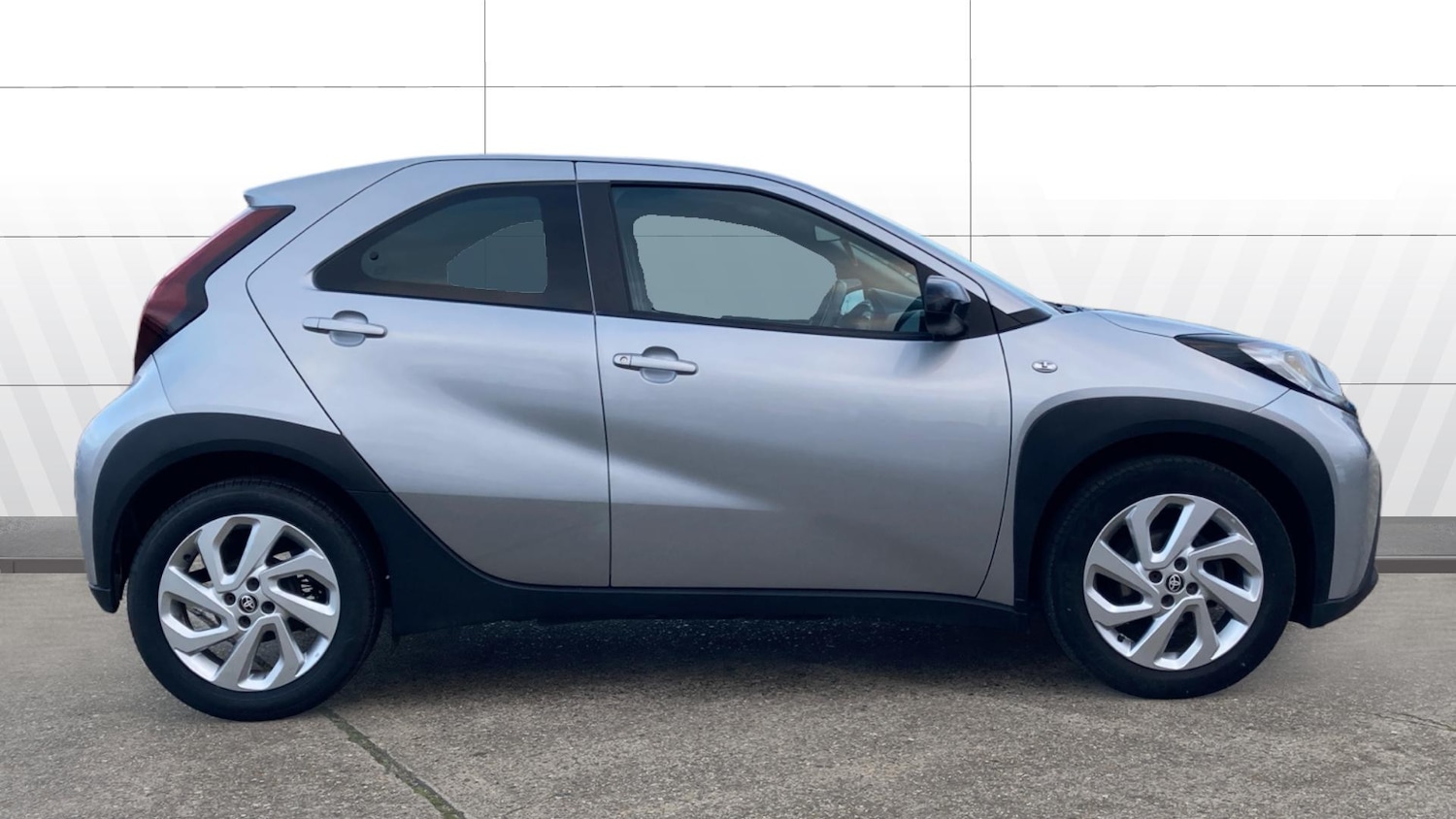 Used Toyota Aygo X 2023 for sale - 77363270: Photo 5