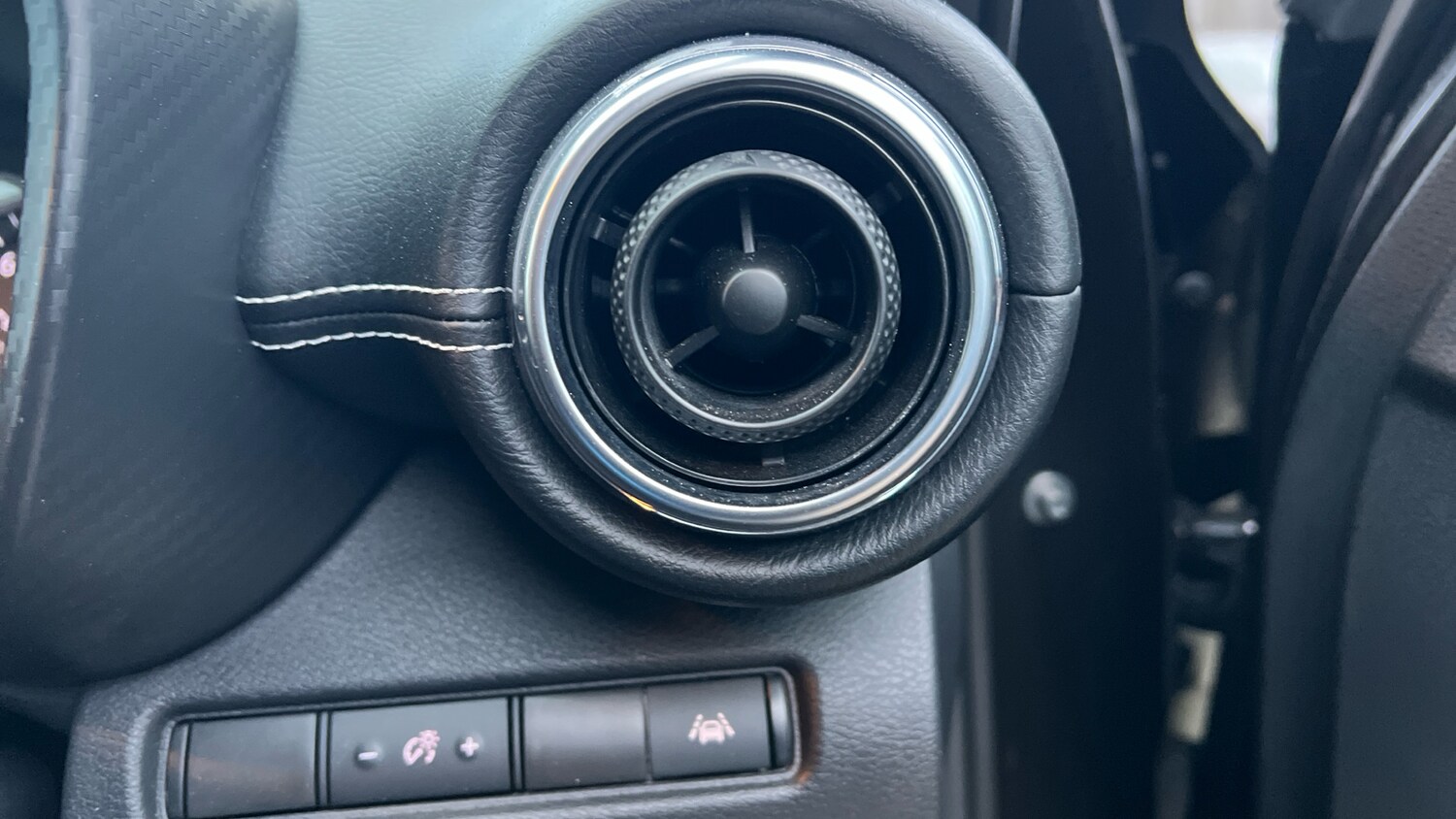 Used Nissan Juke 2023 for sale - 76450233: Photo 26