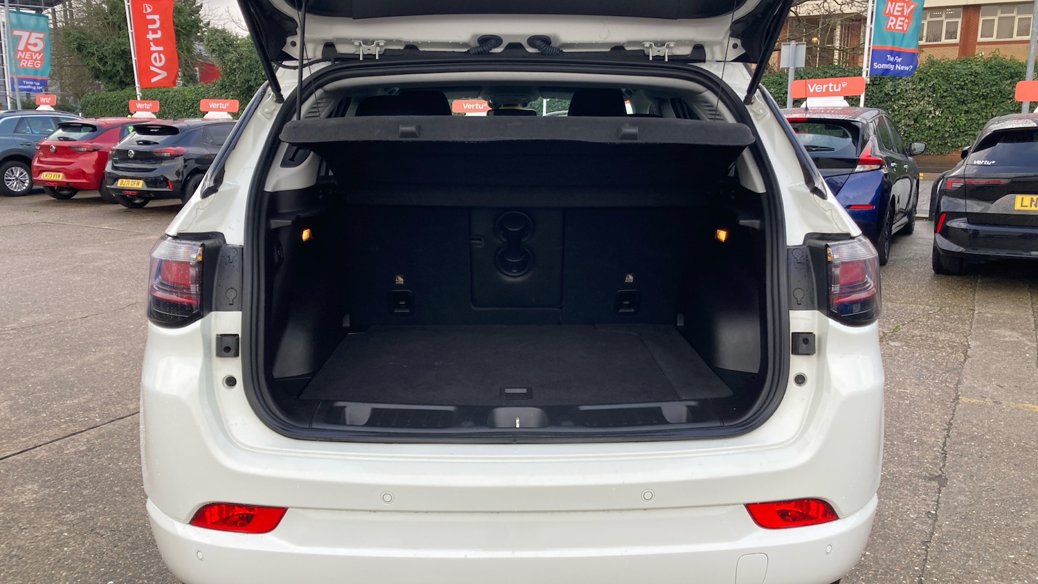 Used Jeep Compass 2023 for sale - 77438107: Photo 4