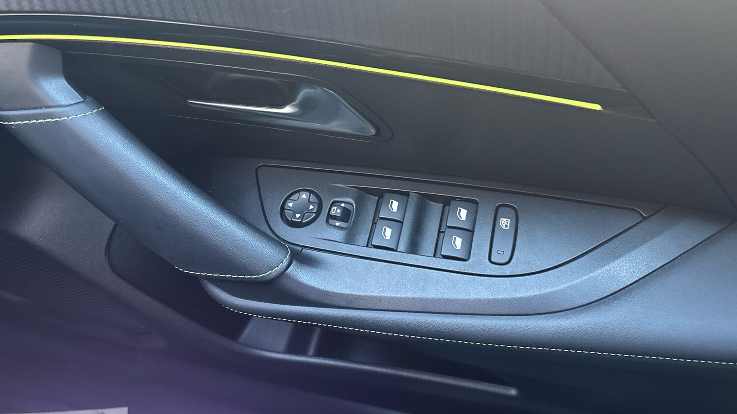 Used Peugeot 2008 2022 for sale - 76737944: Photo 35