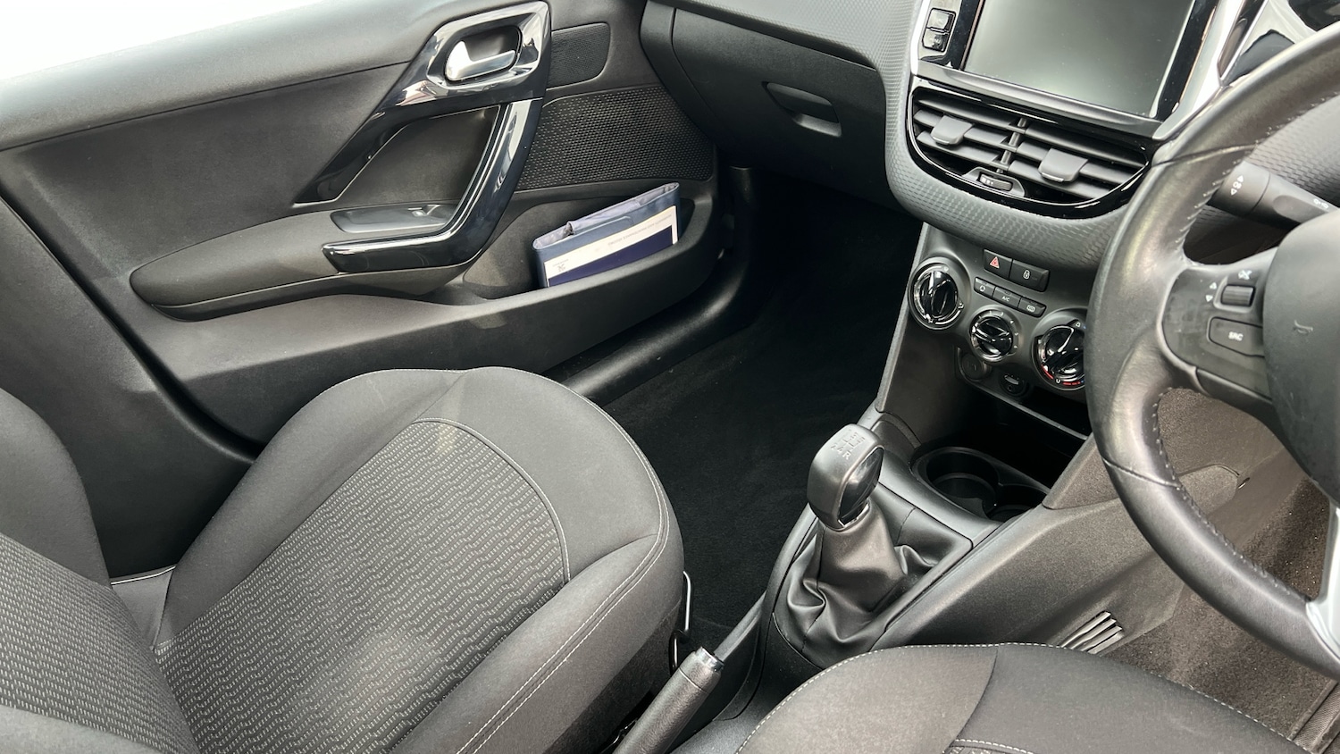 Used Peugeot 208 2016 for sale - 76583140: Photo 14