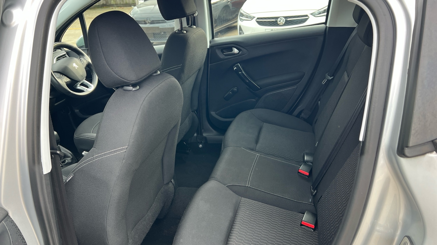 Used Peugeot 208 2016 for sale - 76583140: Photo 16