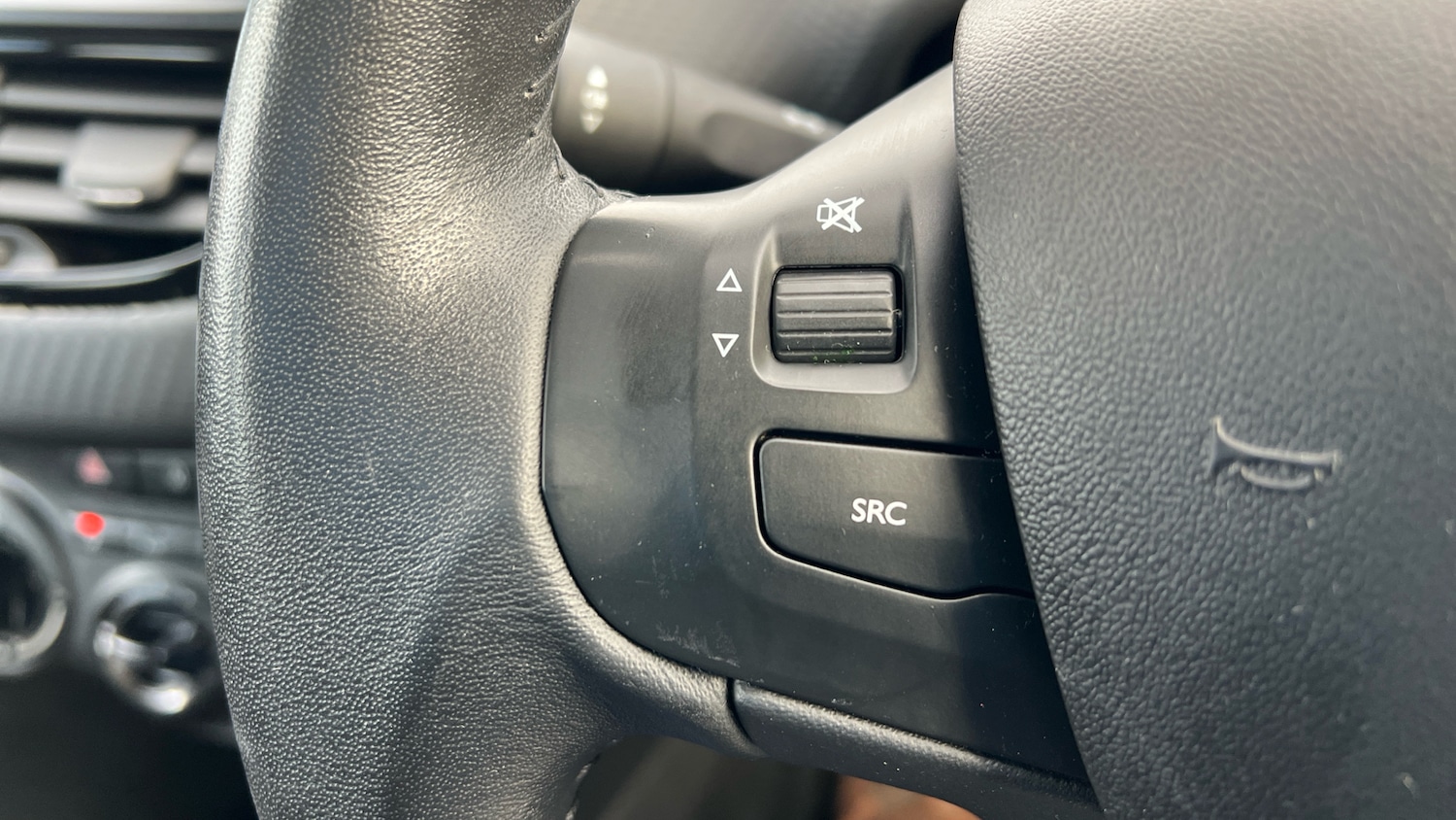 Used Peugeot 208 2016 for sale - 76583140: Photo 22