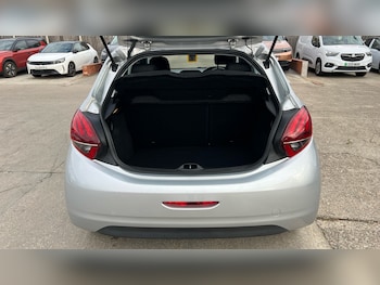Used Peugeot 208 2016 for sale - 76583140: Photo