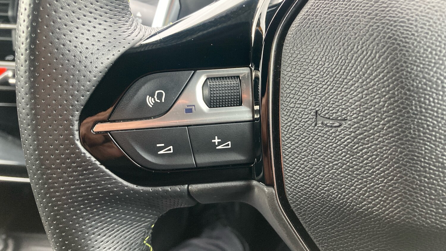 Used Peugeot 2008 2023 for sale - 77339172: Photo 27