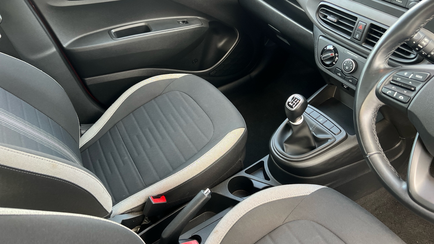 Used Hyundai i10 2022 for sale - 76971824: Photo 14