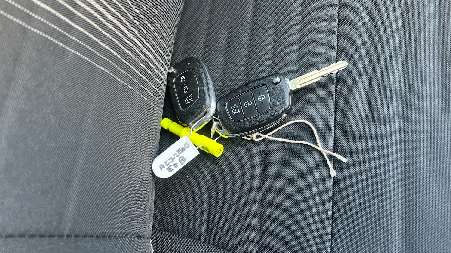 Used Hyundai i10 2022 for sale - 76971824: Photo 20