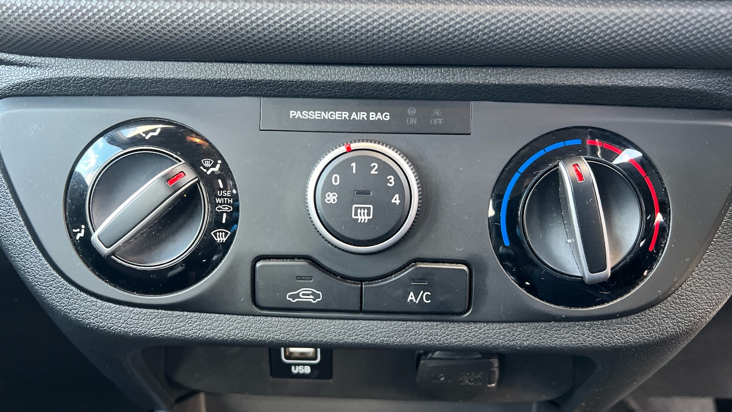 Used Hyundai i10 2022 for sale - 76971824: Photo 31