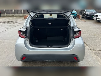 Used Toyota Yaris 2024 for sale - 76652222: Photo