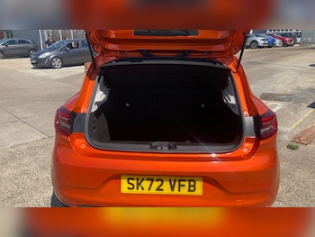 Used Renault Clio 2023 for sale - 79459509: Photo