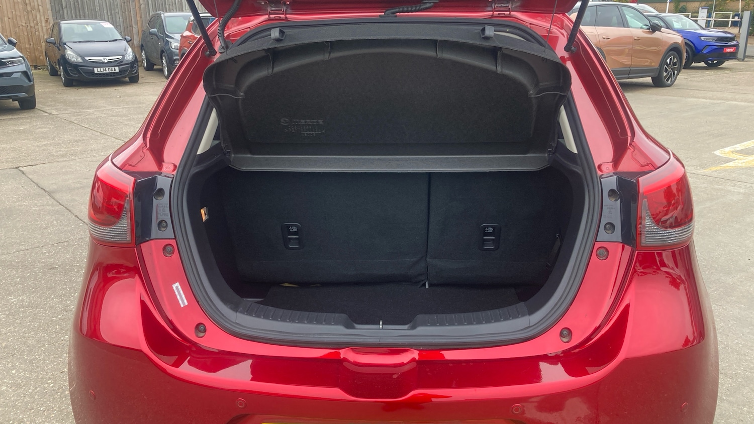 Used Mazda Mazda2 2019 for sale - 76316439: Photo 4