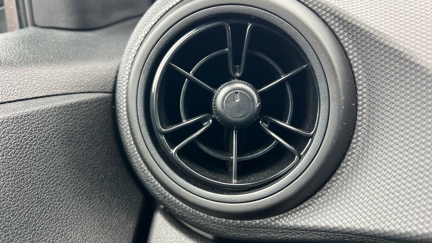 Used Hyundai i10 2023 for sale - 77595161: Photo 24