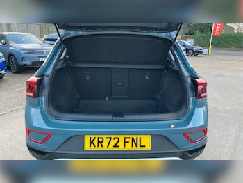 Used Volkswagen T-Roc 2022 for sale - 77197991: Photo