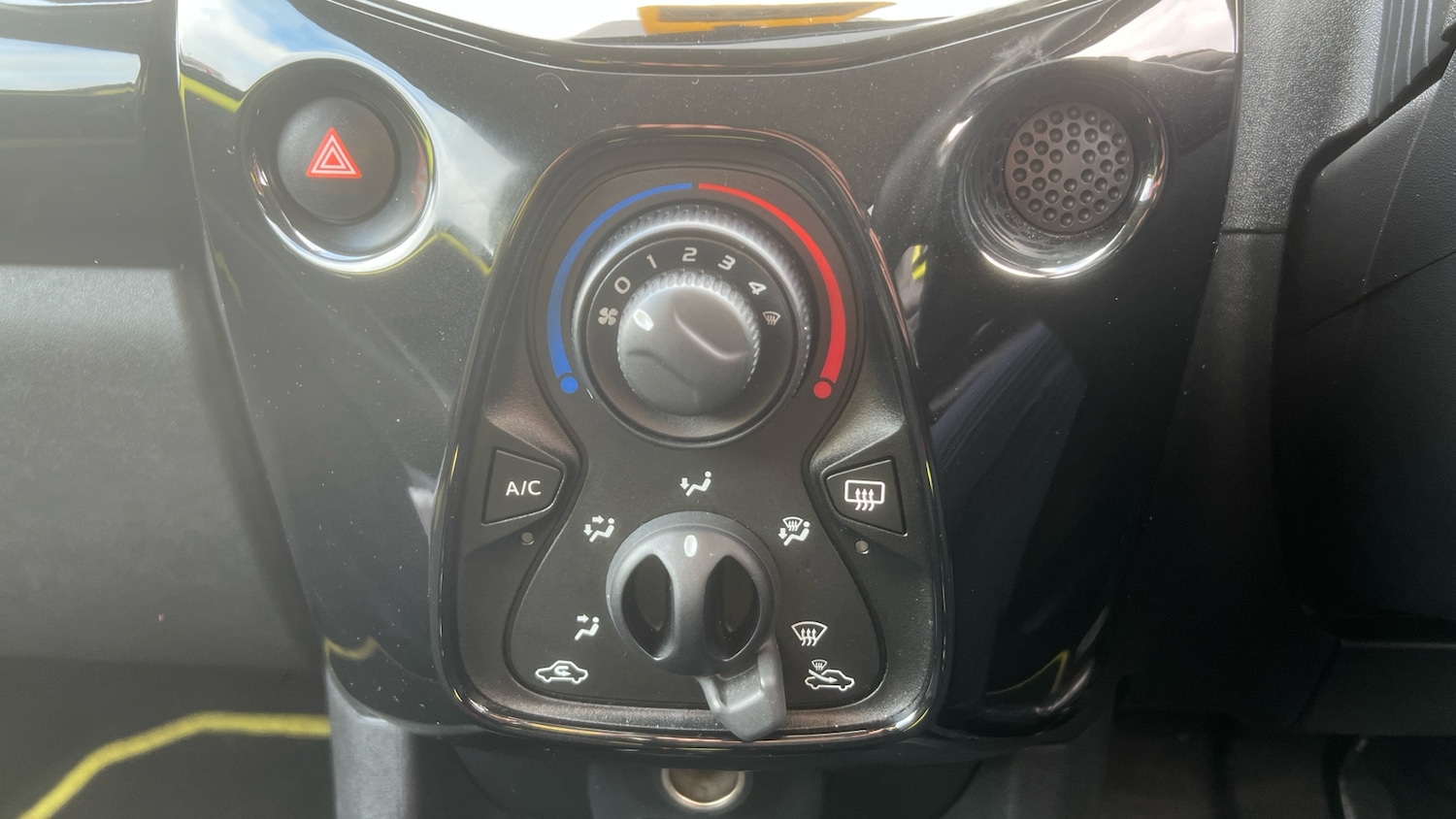 Used Toyota AYGO 2016 for sale - 77409335: Photo 25