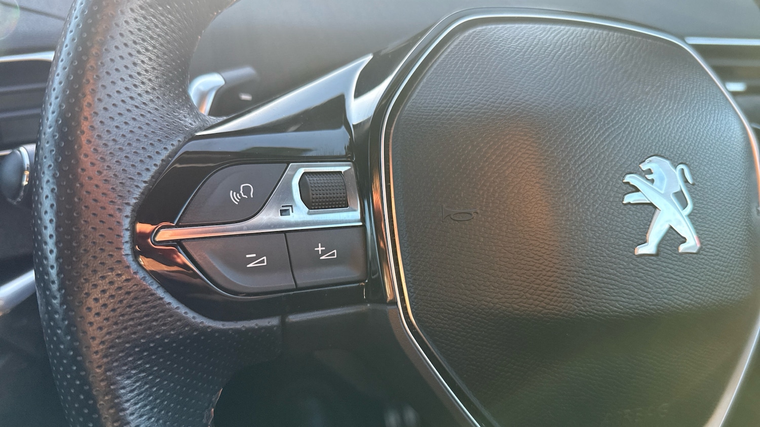 Used Peugeot 5008 2020 for sale - 77296980: Photo 32