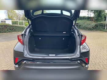 Used Toyota C-HR 2023 for sale - 78161816: Photo