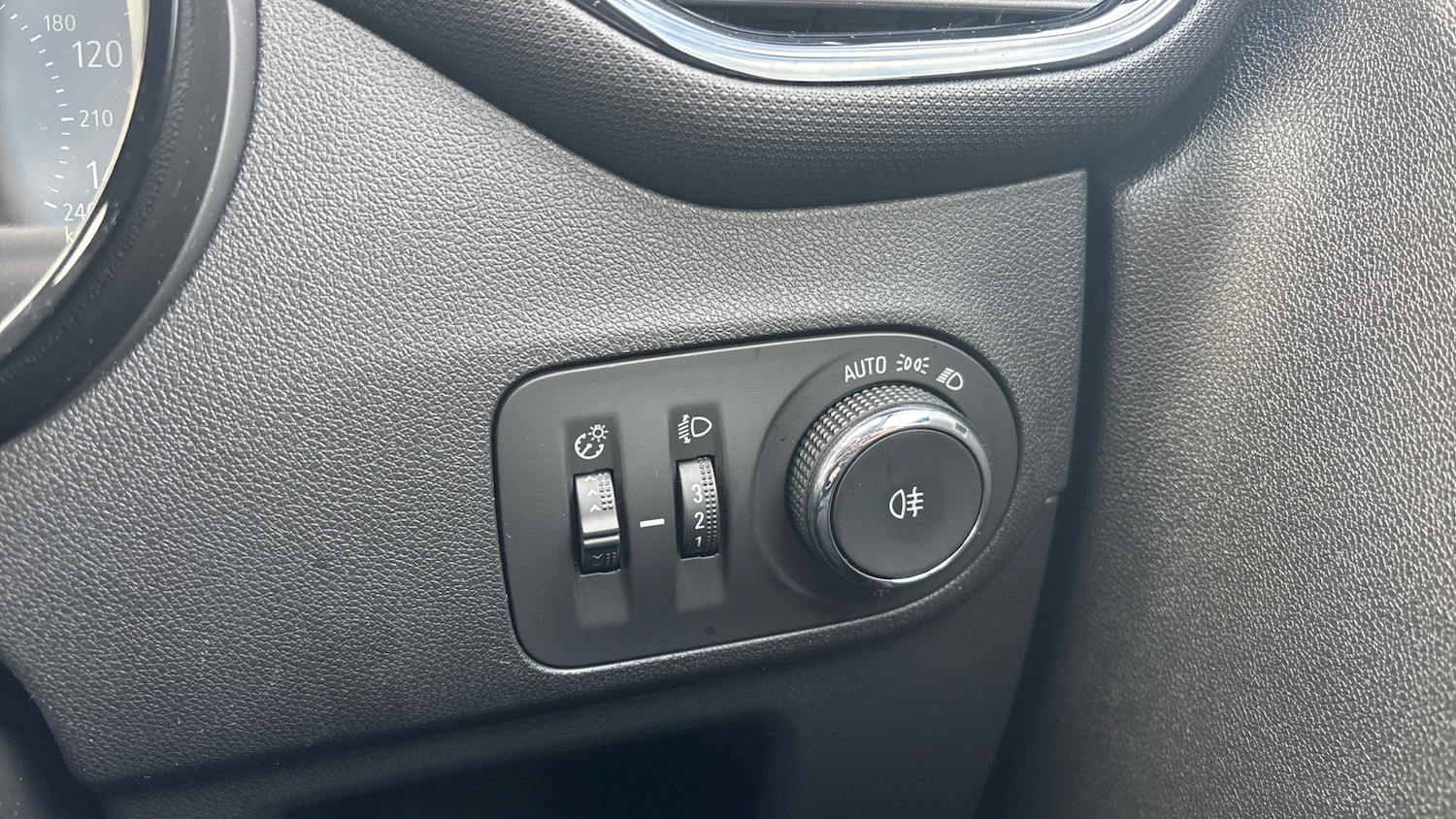 Used Vauxhall Crossland 2023 for sale - 77103342: Photo 23