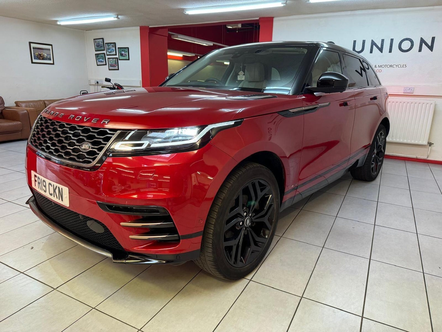Used Land Rover Range Rover Velar 2019 for sale - 77939810: Photo 2