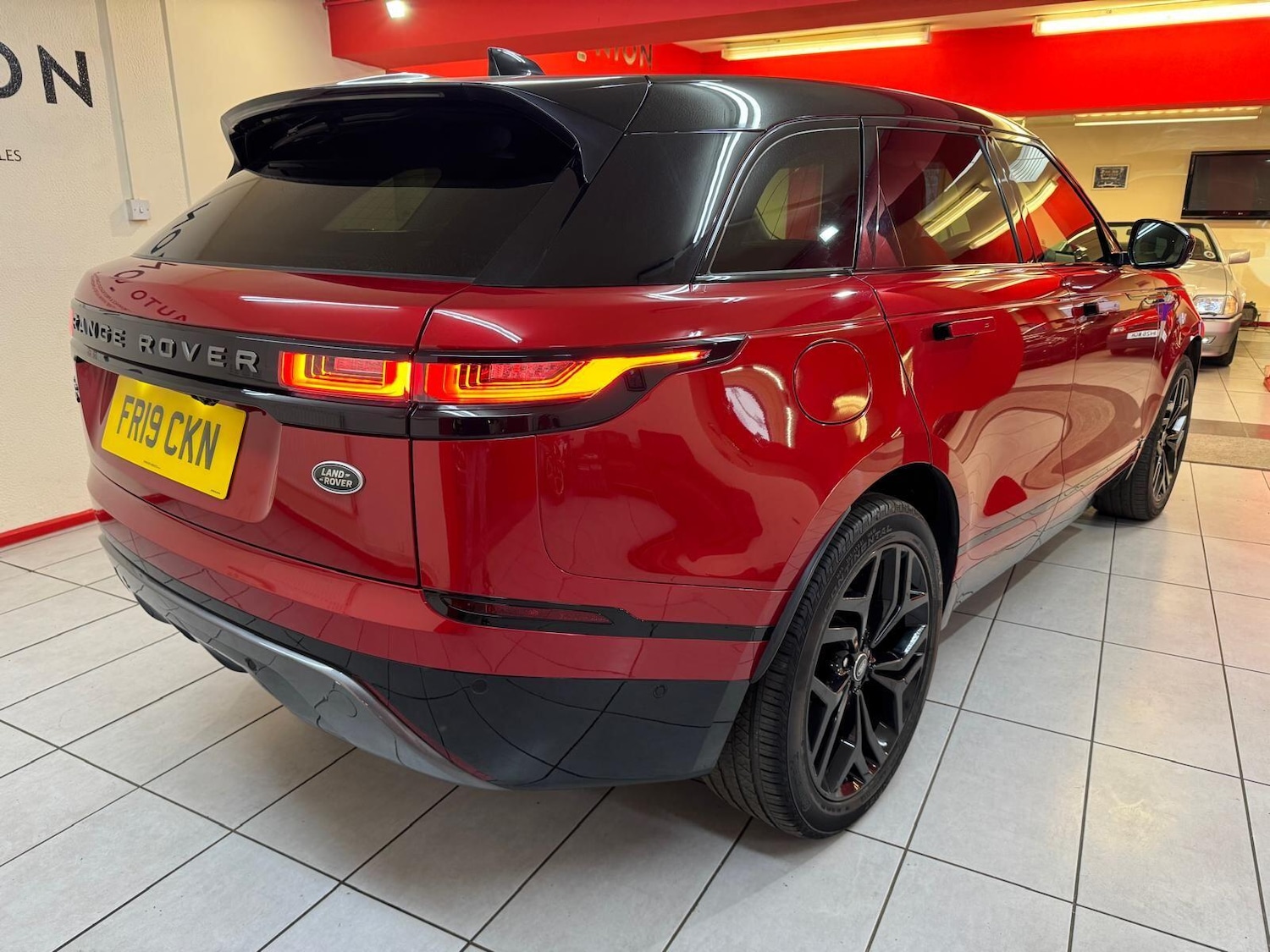 Used Land Rover Range Rover Velar 2019 for sale - 77939810: Photo 4