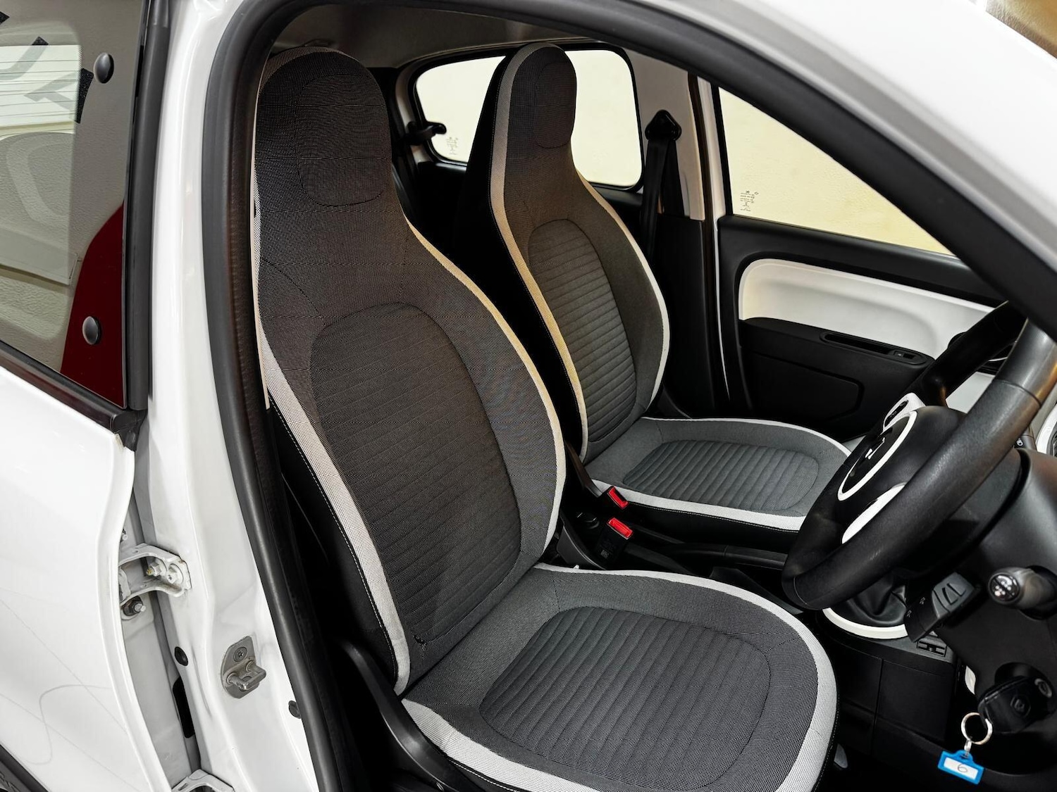 Used Renault Twingo 2016 for sale - 76926257: Photo 11