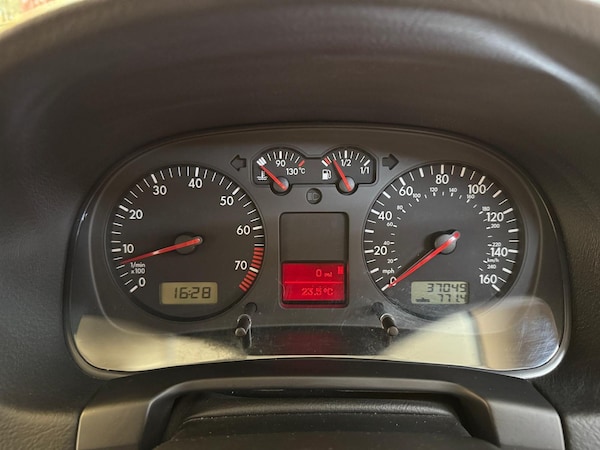 Used Volkswagen Golf 2001 for sale - 75051932: Photo 9
