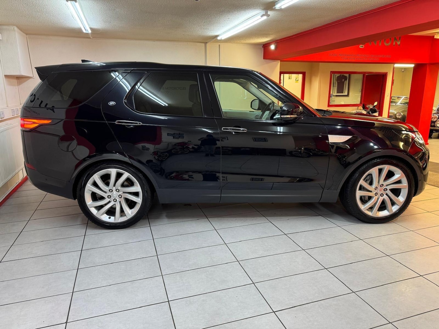 Used Land Rover Discovery 2018 for sale - 77387351: Photo 10