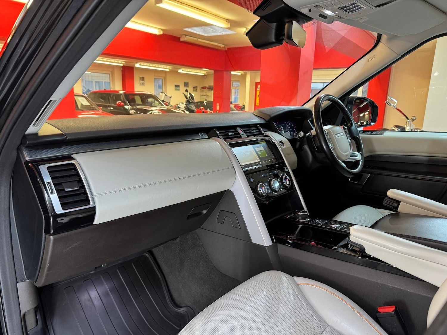 Used Land Rover Discovery 2018 for sale - 77387351: Photo 12