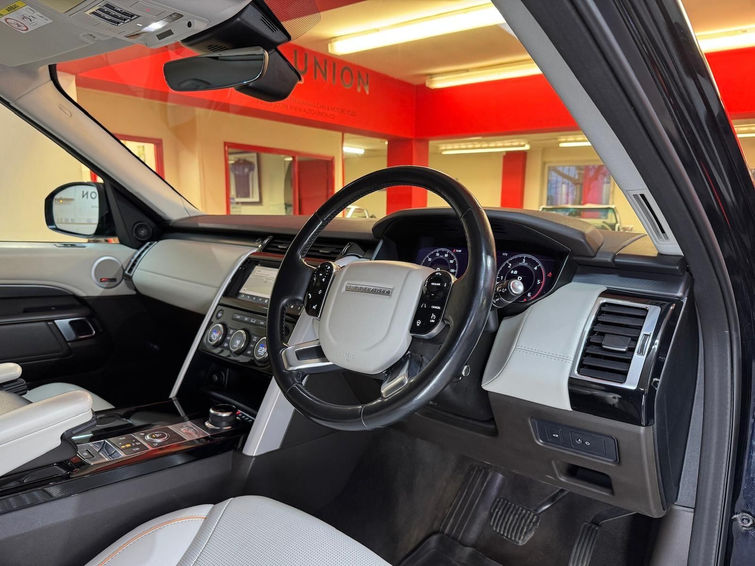 Used Land Rover Discovery 2018 for sale - 77387351: Photo 14