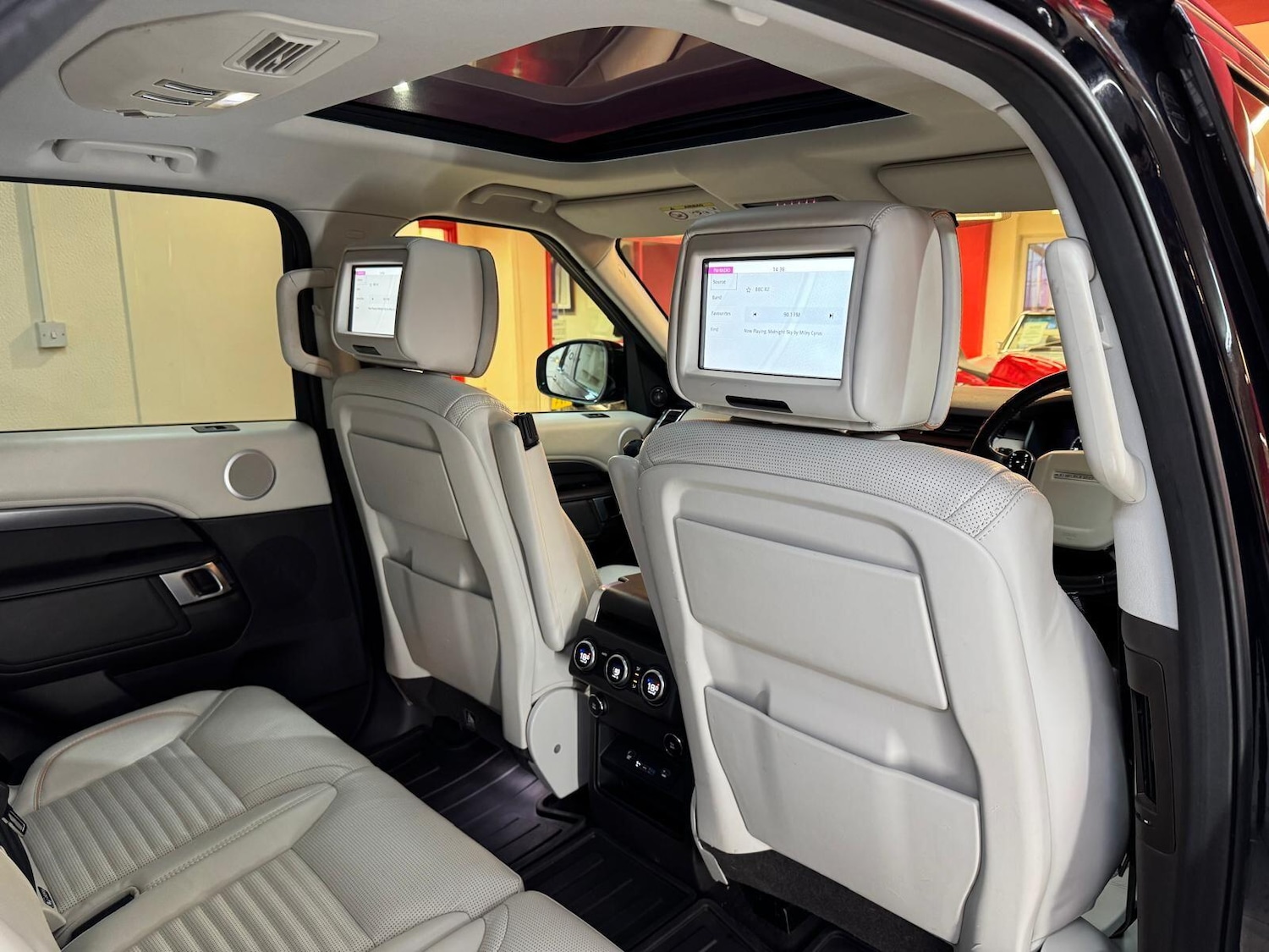 Used Land Rover Discovery 2018 for sale - 77387351: Photo 18