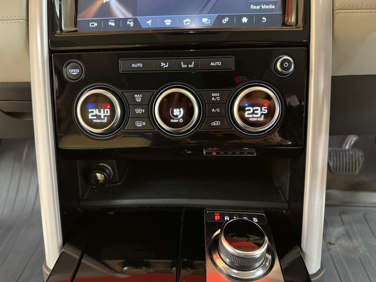 Used Land Rover Discovery 2018 for sale - 77387351: Photo 31